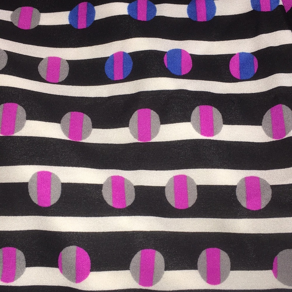 Cynthia Rowley Top - Geometric - Button down Back - Picture 9 of 13